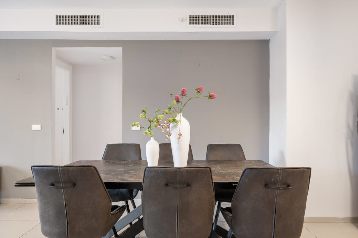 Central 2-Bedroom Apartment with Modern Amenities photo 6