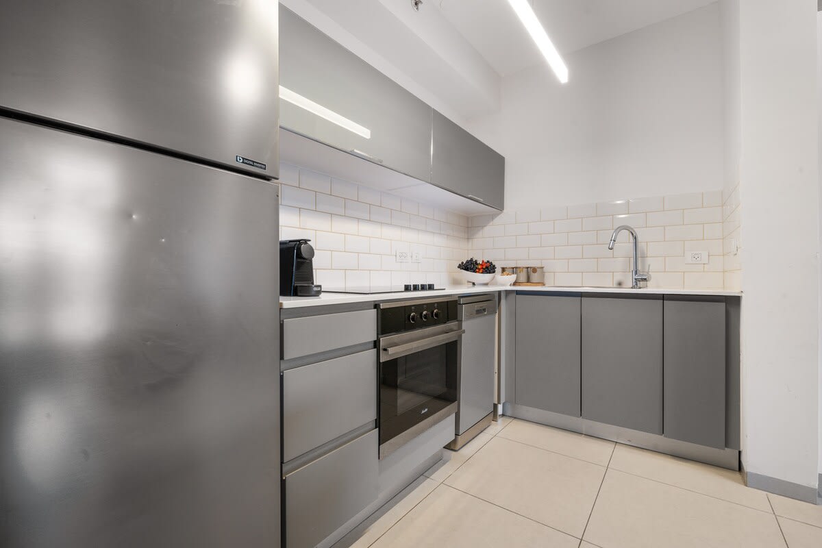 Central 2-Bedroom Apartment with Modern Amenities photo 22