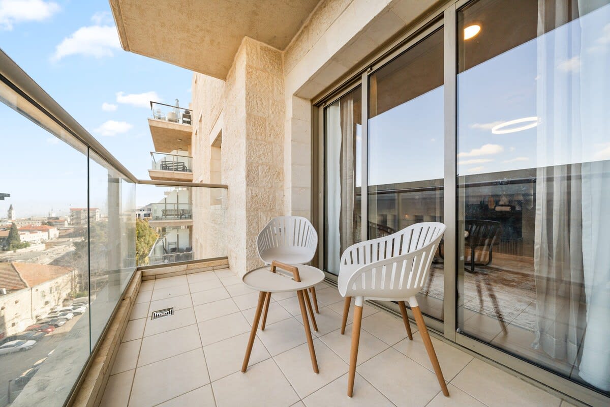 Central 2-Bedroom Apartment with Modern Amenities photo 9