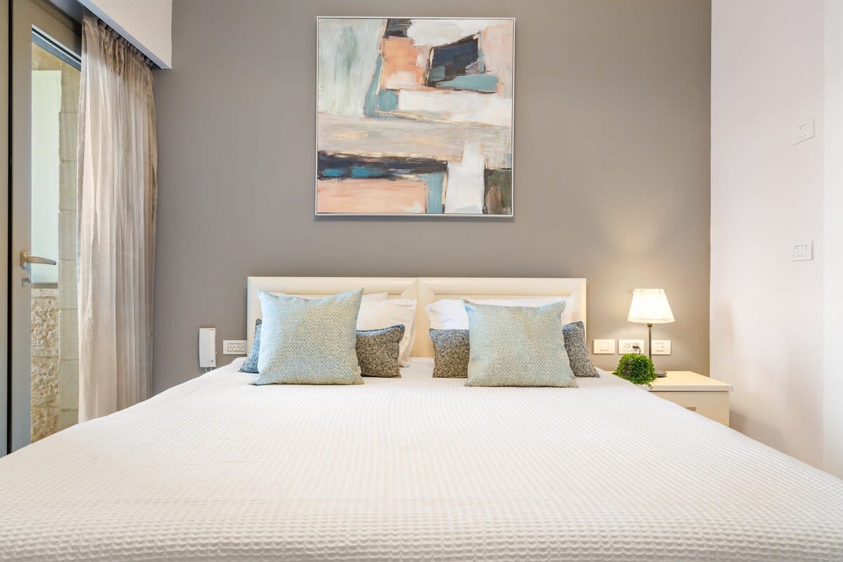 Central 2-Bedroom Apartment with Modern Amenities photo 34