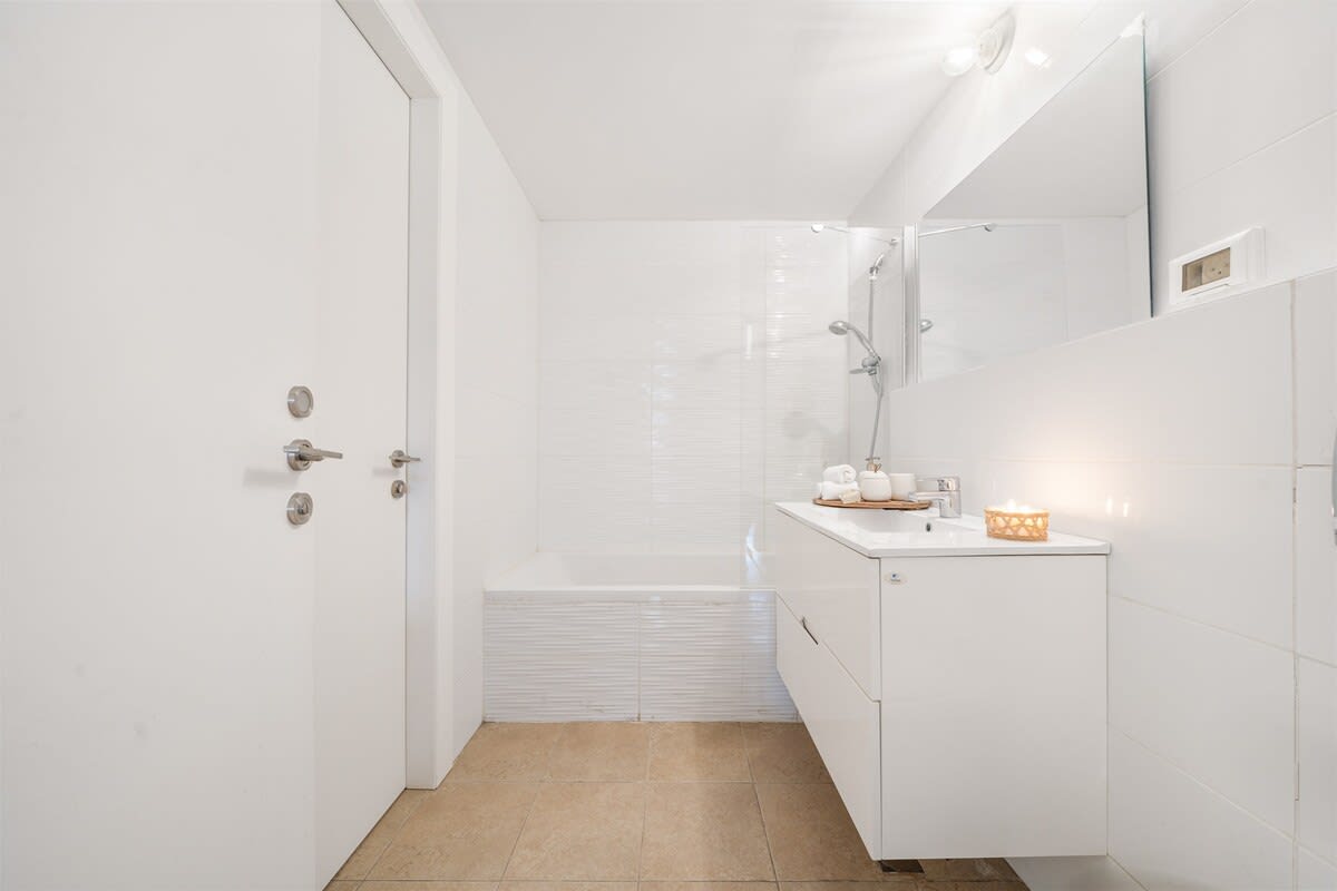 Central 2-Bedroom Apartment with Modern Amenities photo 30
