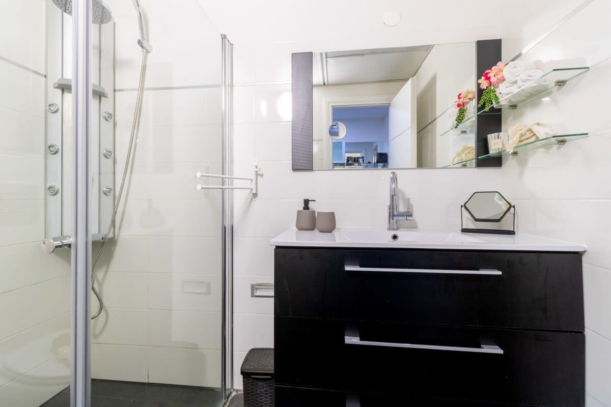 Studio between King David Hotel and Waldorf - Parking Included photo 16