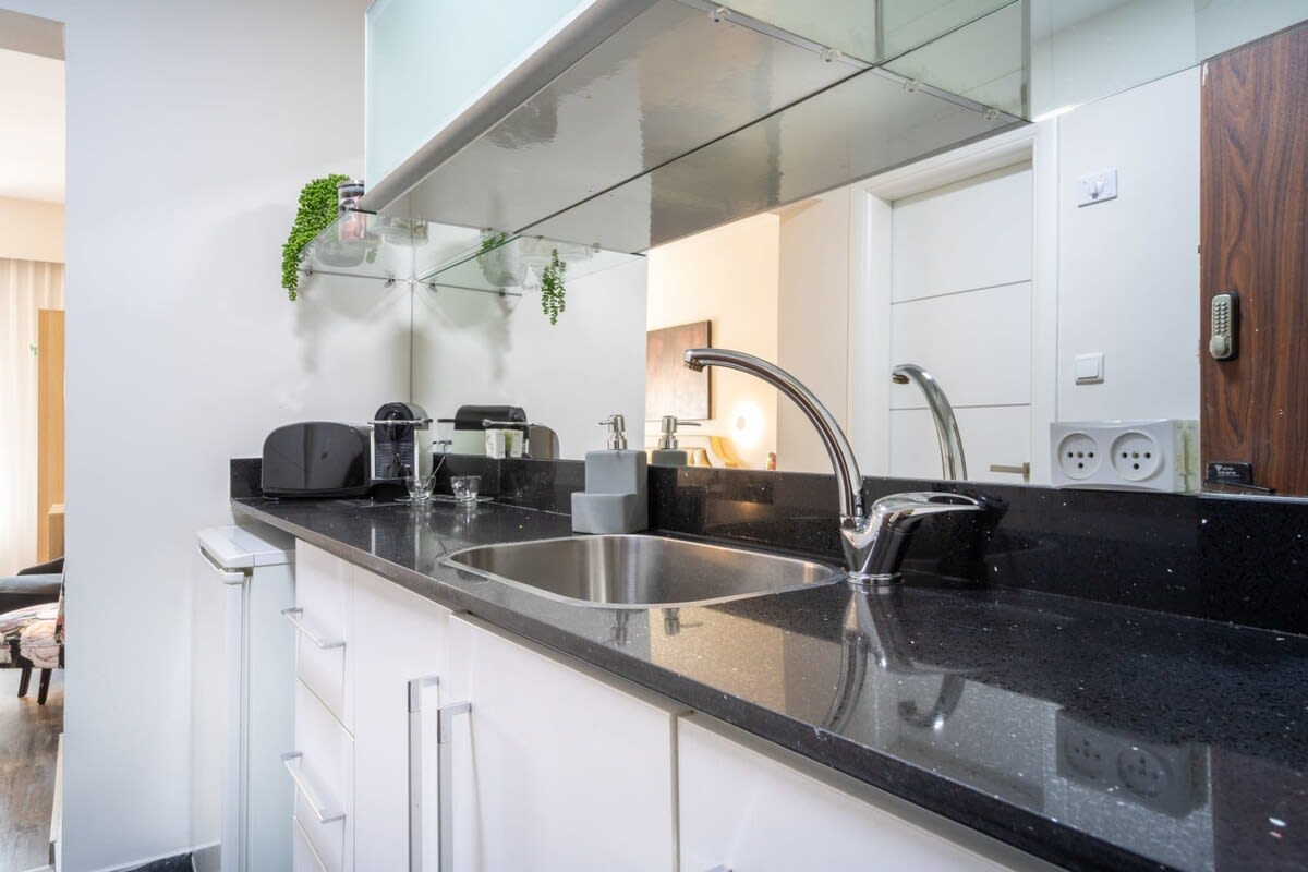 Studio between King David Hotel and Waldorf - Parking Included photo 21