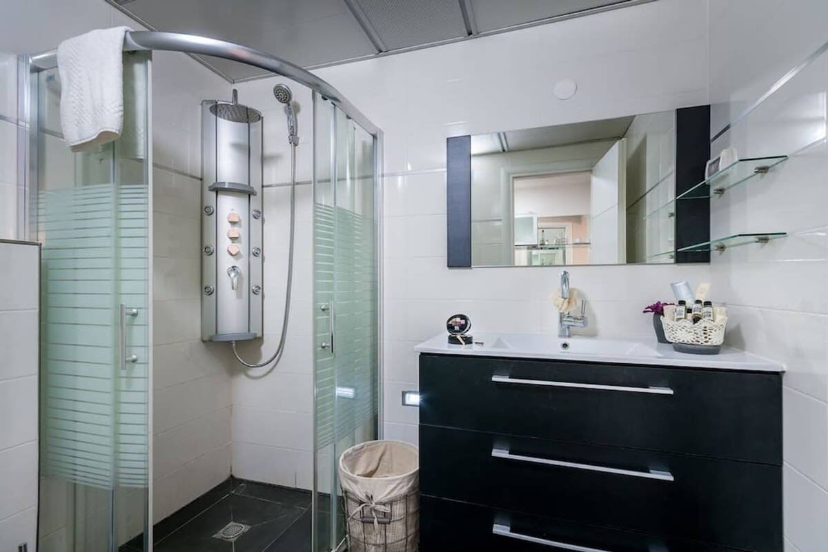 Studio between King David Hotel and Waldorf - Parking Included photo 31
