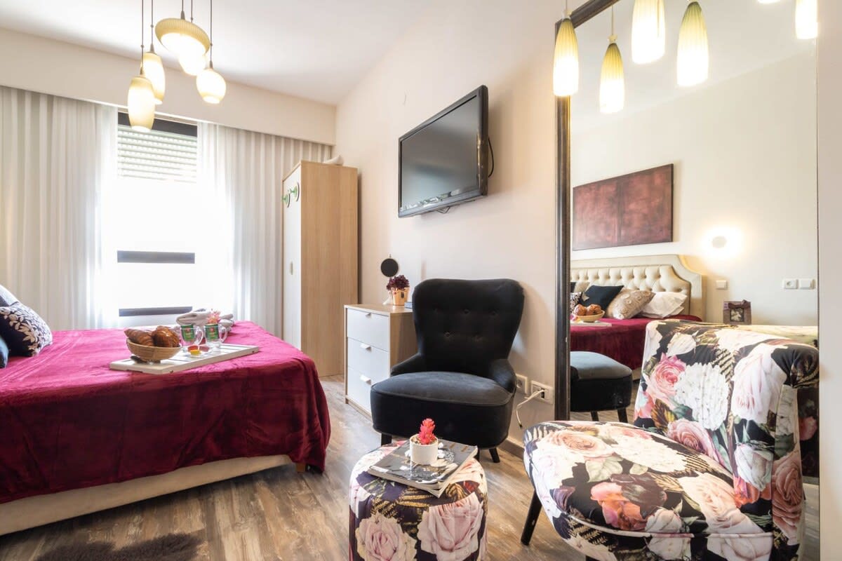 Studio between King David Hotel and Waldorf - Parking Included photo 10