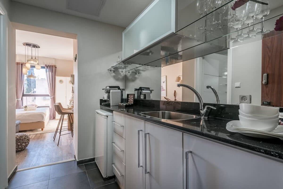 Studio between King David Hotel and Waldorf - Parking Included photo 32