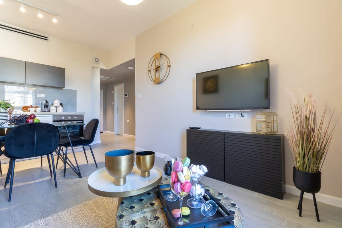 King David/2BR/Parking/Steps to Old City photo 10