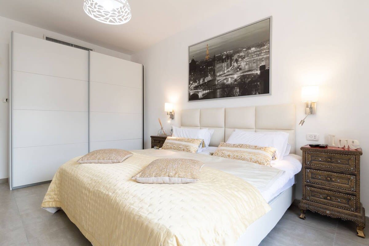 King David Suite/Parking in city center photo 17