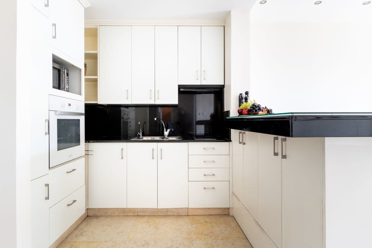 Tranquil King David Apartment with Free Parking photo 5