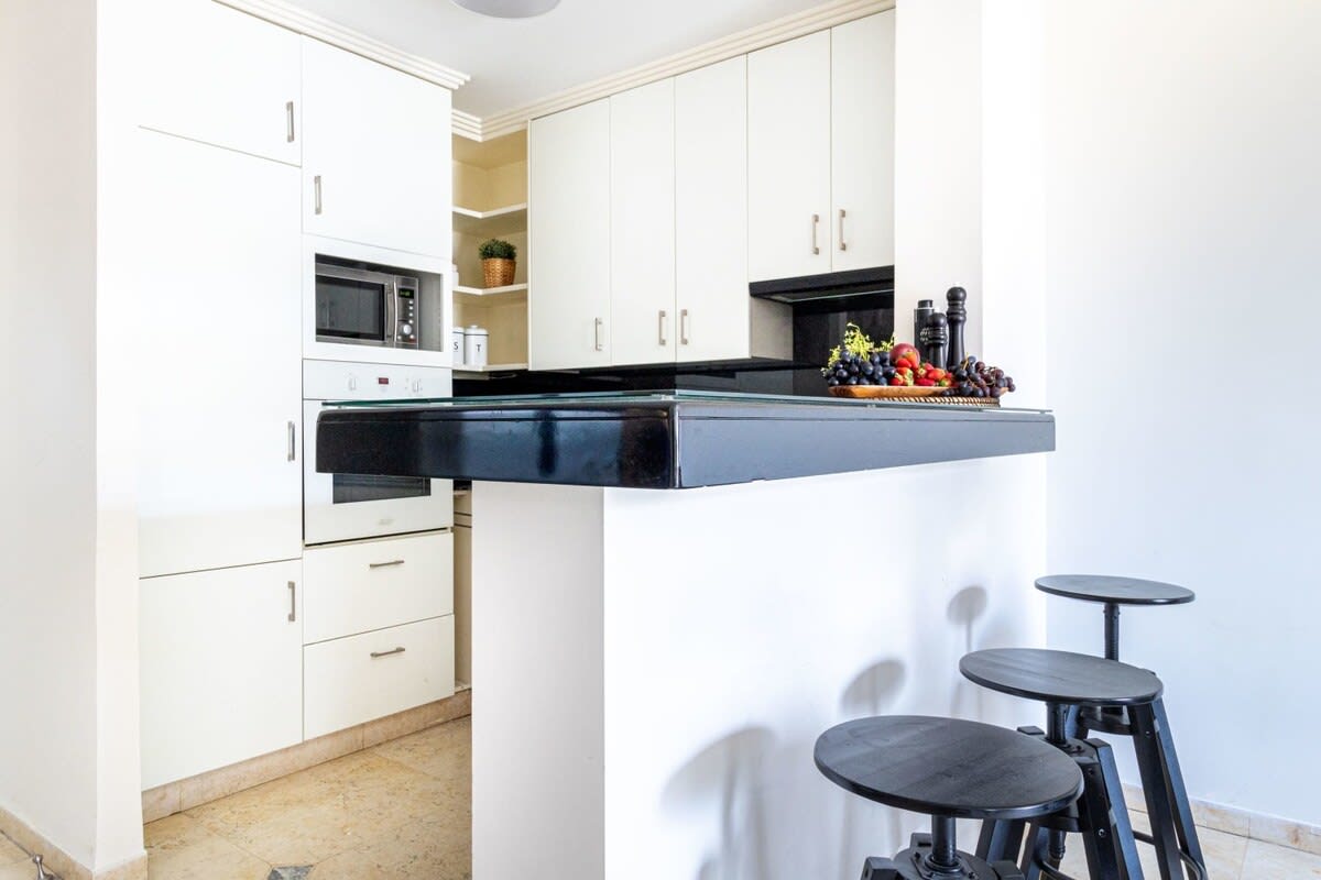 Tranquil King David Apartment with Free Parking photo 7
