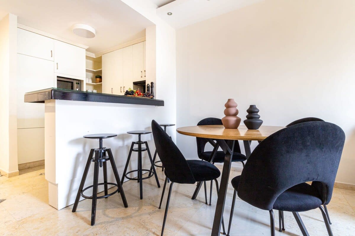 Tranquil King David Apartment with Free Parking photo 6