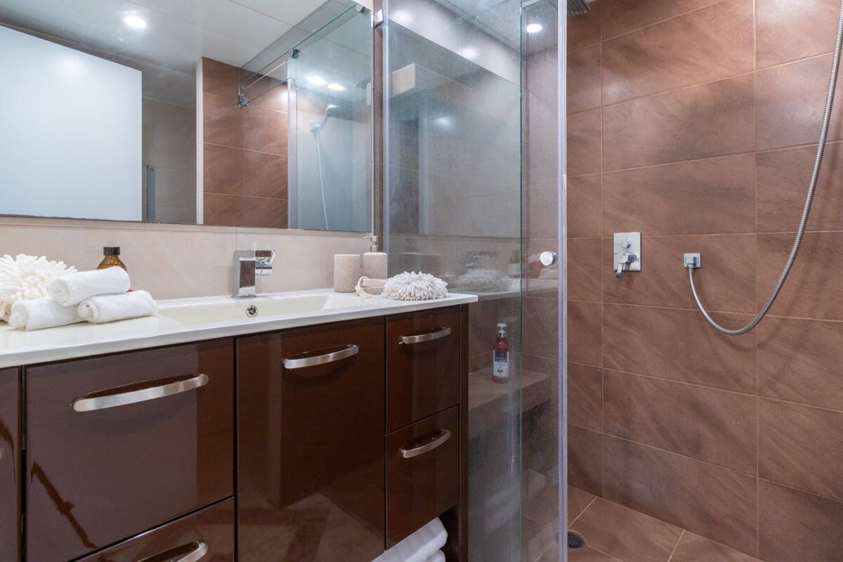 Tranquil King David Apartment with Free Parking photo 19