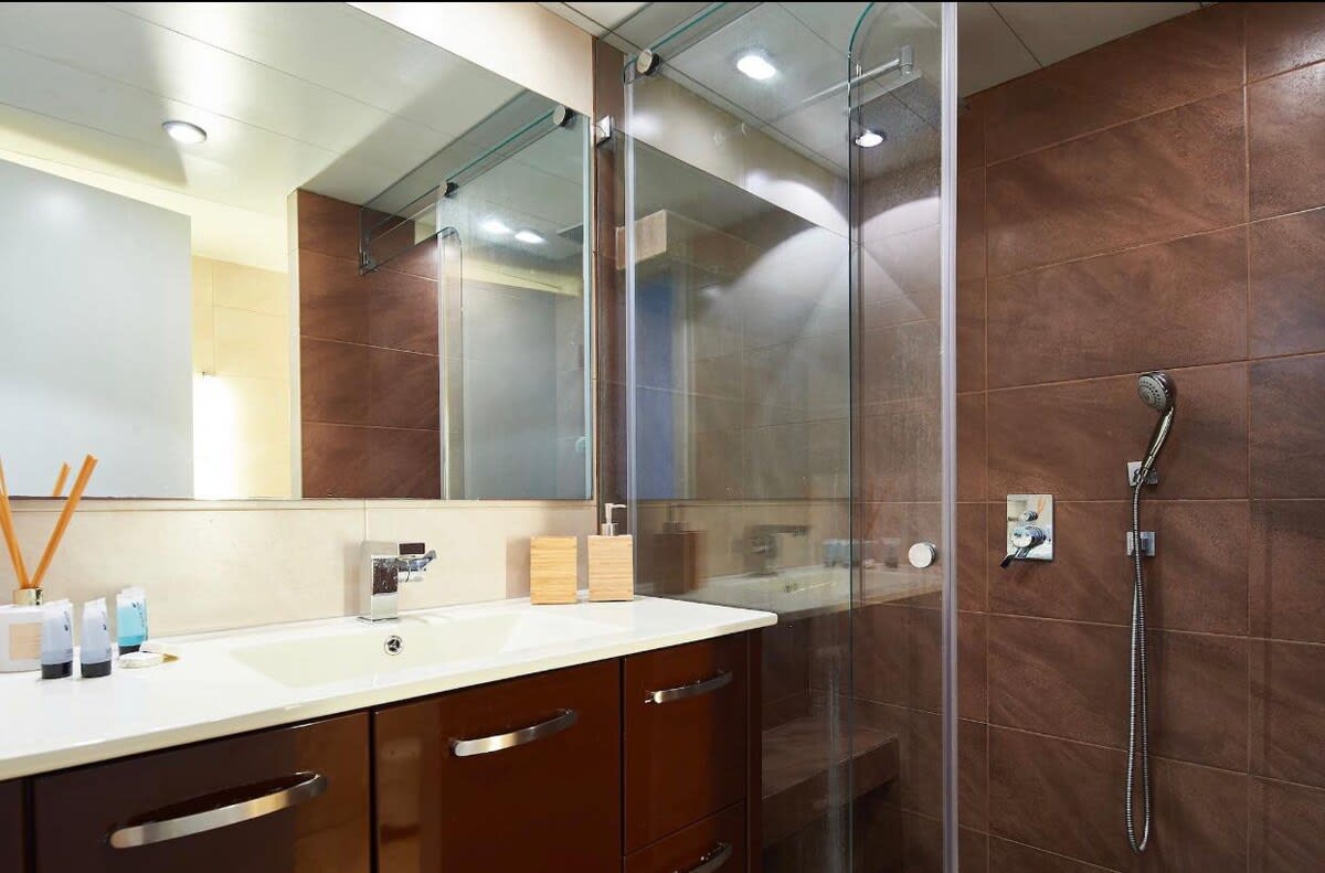 Tranquil King David Apartment with Free Parking photo 9