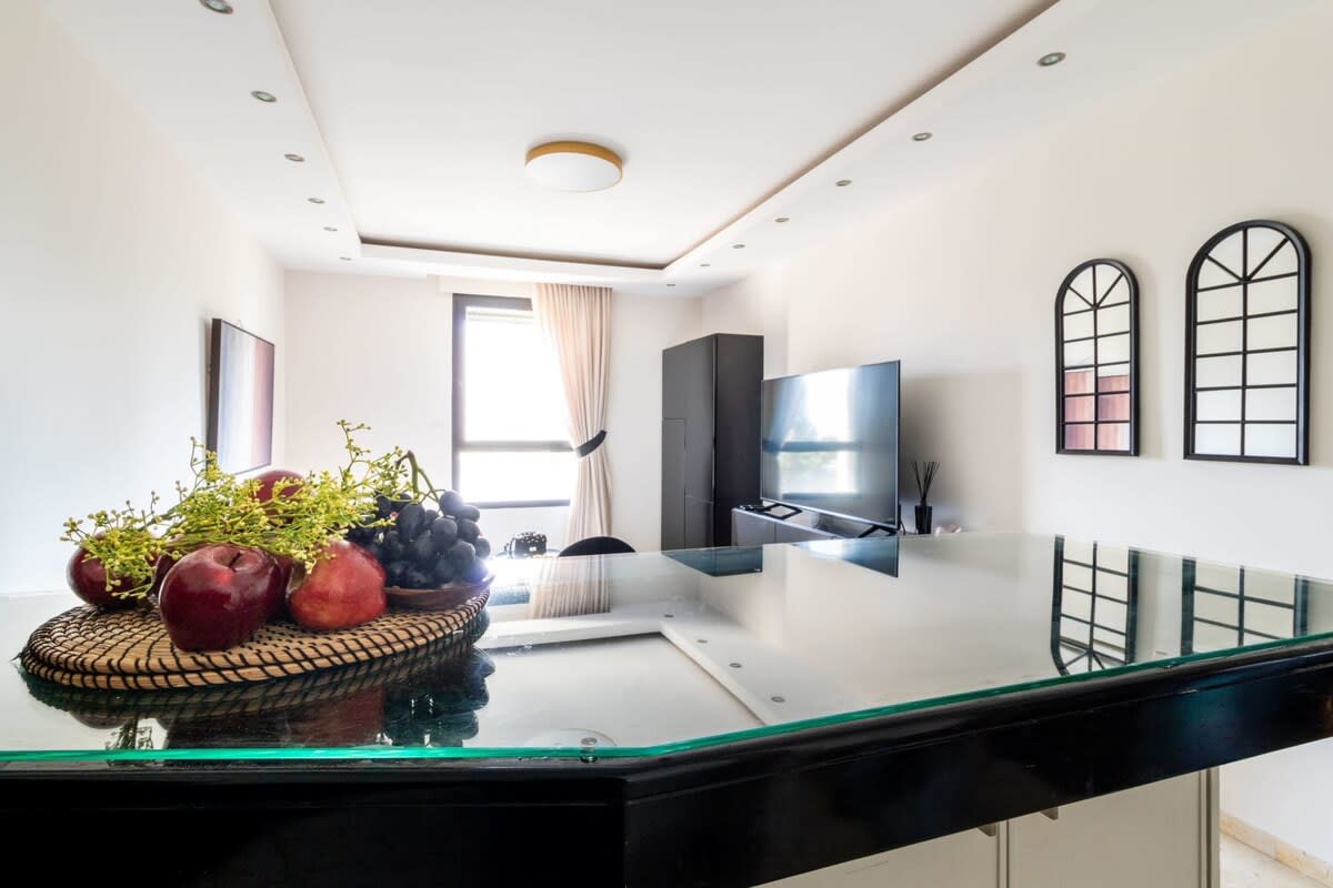 Tranquil King David Apartment with Free Parking photo 8
