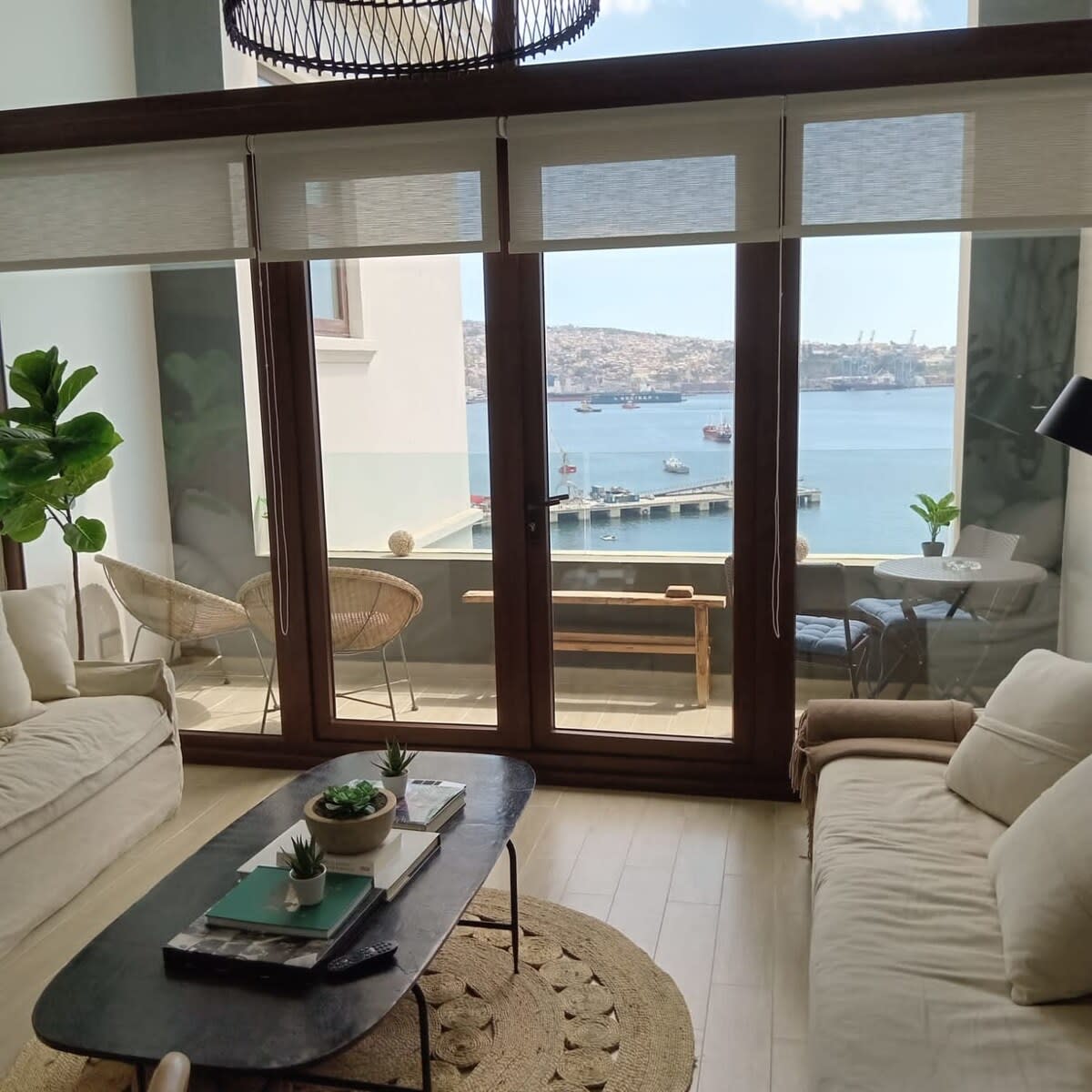 HOM Loft with king bed, sea view and terrace — Valparaíso, Valparaiso — vacation rental