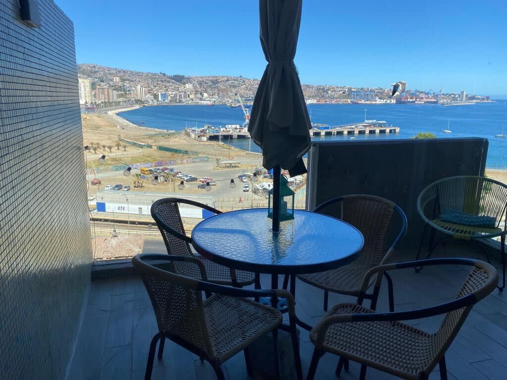 HOM Sea view in Cerro Barón · Terrace and parking — Valparaíso, Valparaiso — vacation rental