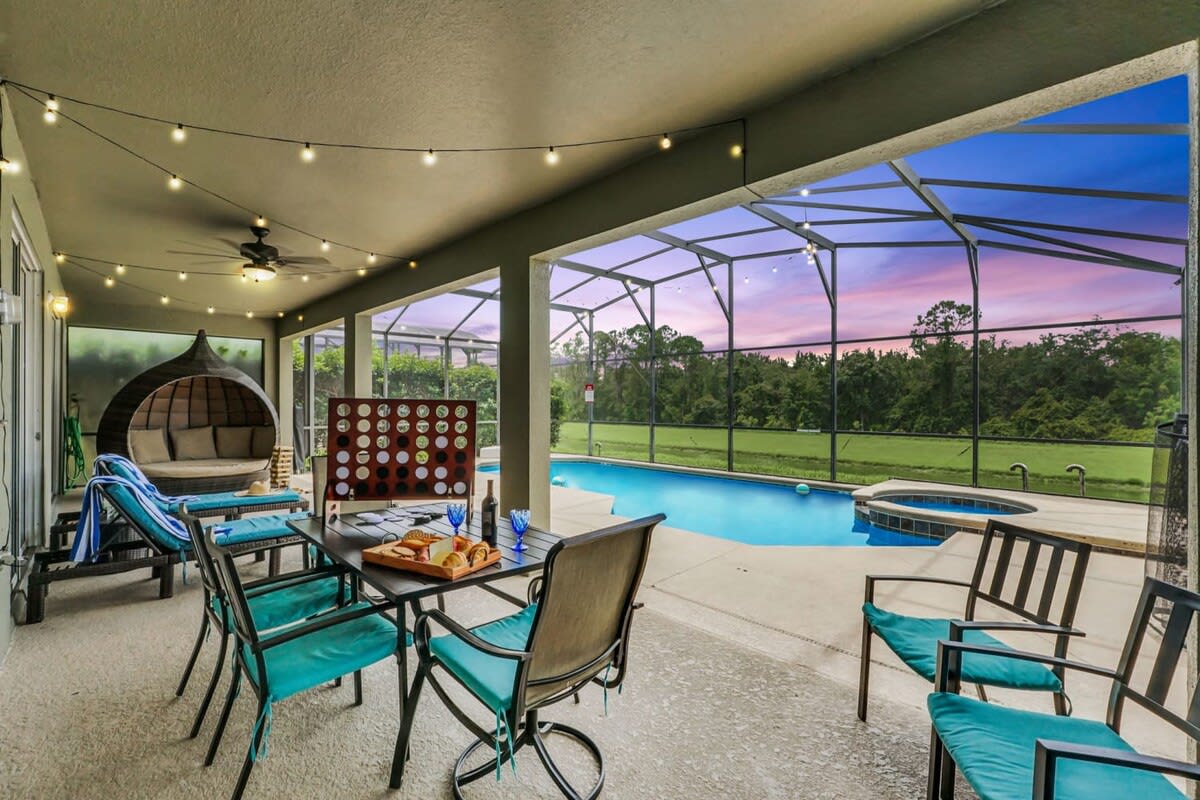 Southwest facing pool! 5 Miles from Disney. — Kissimmee, FL — vacation rental