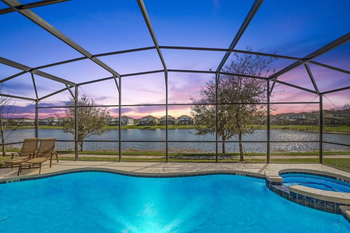 Gorgeous lake view retreat, Theater, Big Pool Area — Kissimmee, FL — vacation rental