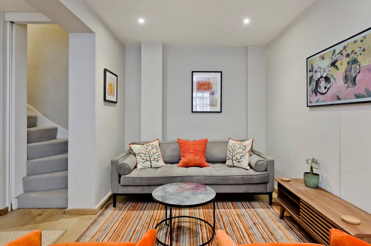 2 Bedroom Mews House, Marble Arch - Picture 1