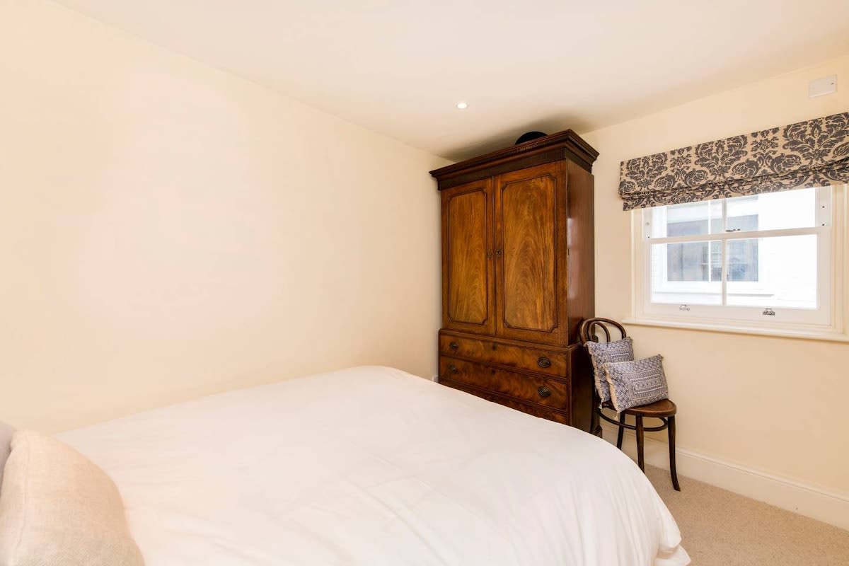 2-Bed Apartment, Notting Hill in 156 Campden Hill Road W8 7AS - Property image 14 - VivreStays