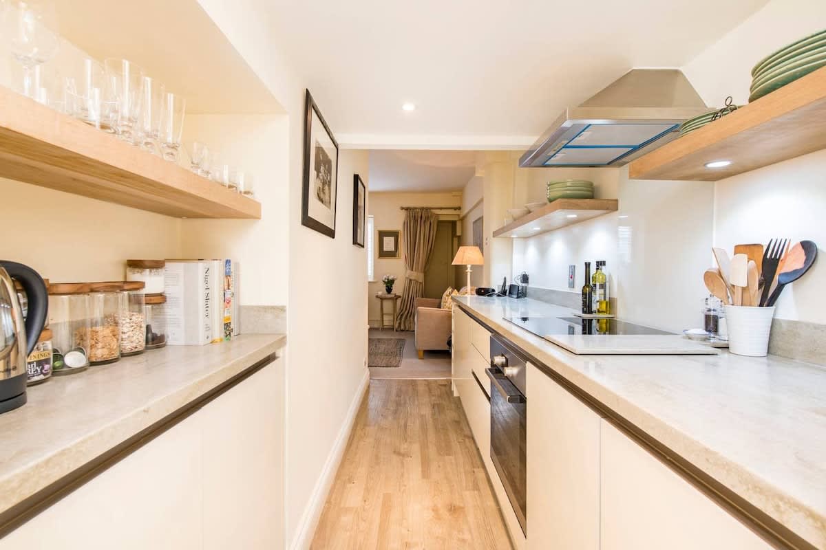 2-Bed Apartment, Notting Hill in 156 Campden Hill Road W8 7AS - Property image 9 - VivreStays