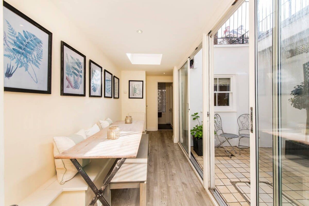2-Bed Apartment, Notting Hill in 156 Campden Hill Road W8 7AS - Property image 11 - VivreStays