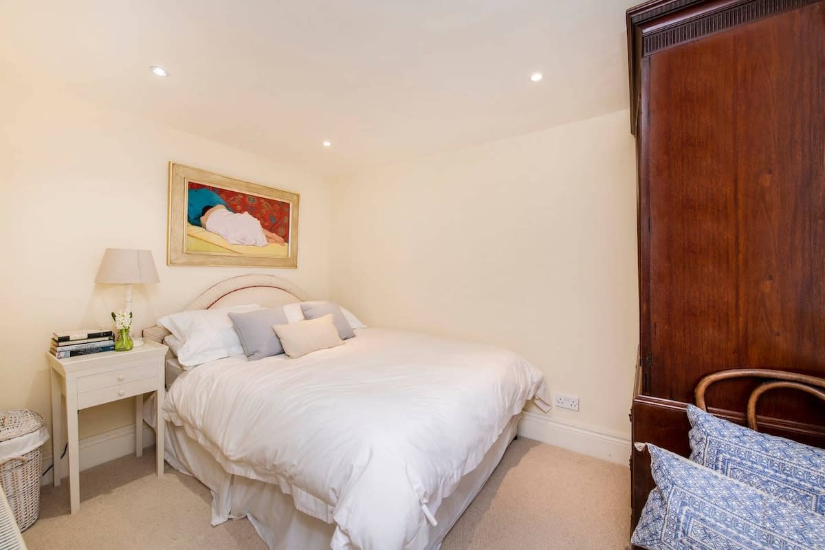 2-Bed Apartment, Notting Hill in 156 Campden Hill Road W8 7AS - Property image 13 - VivreStays