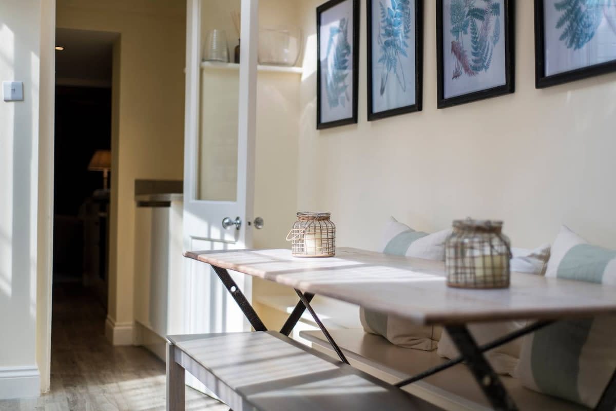 2-Bed Apartment, Notting Hill in 156 Campden Hill Road W8 7AS - Property image 12 - VivreStays