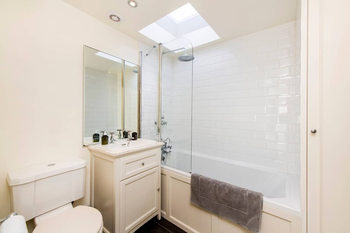 2-Bed Apartment, Notting Hill in 156 Campden Hill Road W8 7AS - Property image 16 - VivreStays