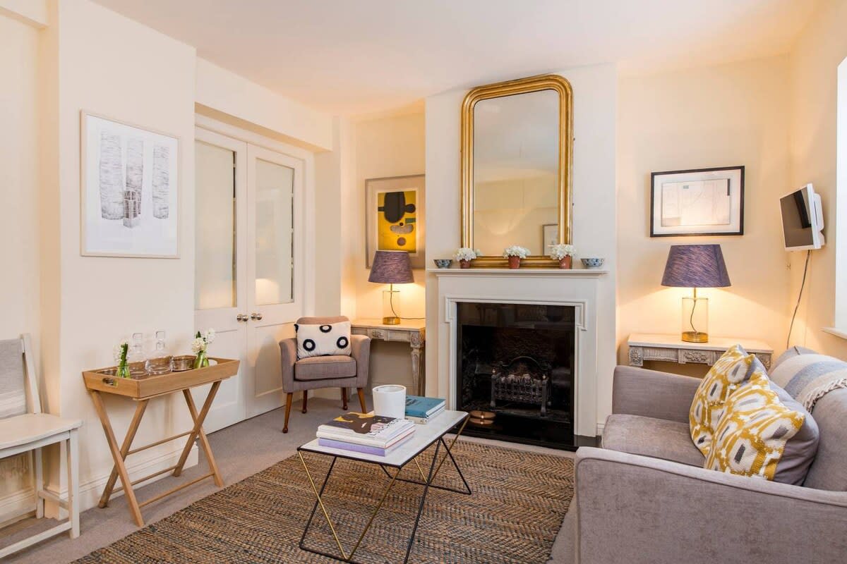 2-Bed Apartment, Notting Hill in 156 Campden Hill Road W8 7AS - Property image 3 - VivreStays