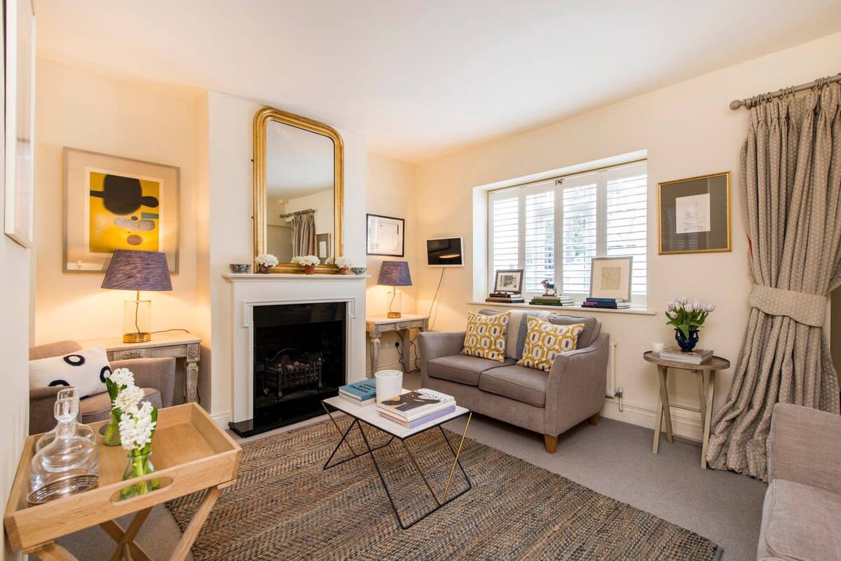 2-Bed Apartment, Notting Hill in 156 Campden Hill Road W8 7AS - Property image 6 - VivreStays