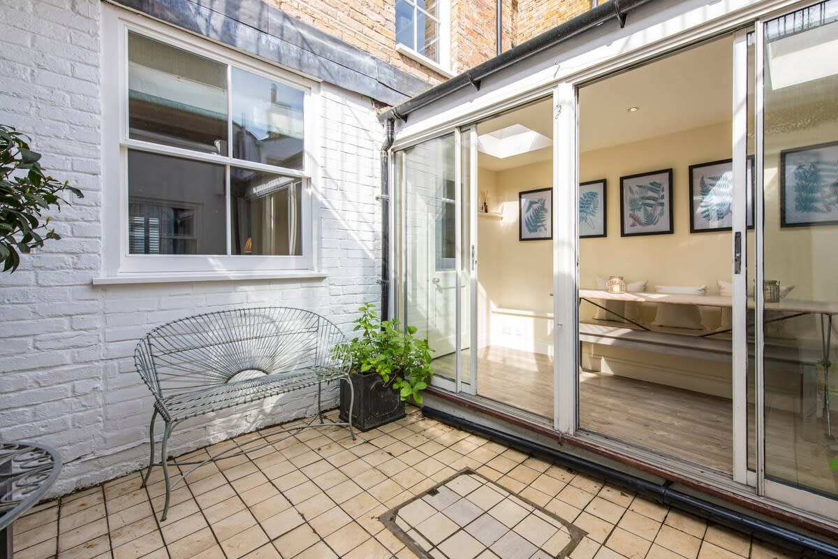 2-Bed Apartment, Notting Hill in 156 Campden Hill Road W8 7AS - Property image 5 - VivreStays