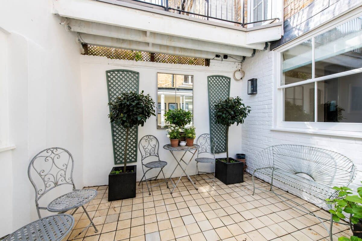 2-Bed Apartment, Notting Hill in 156 Campden Hill Road W8 7AS - Property image 20 - VivreStays