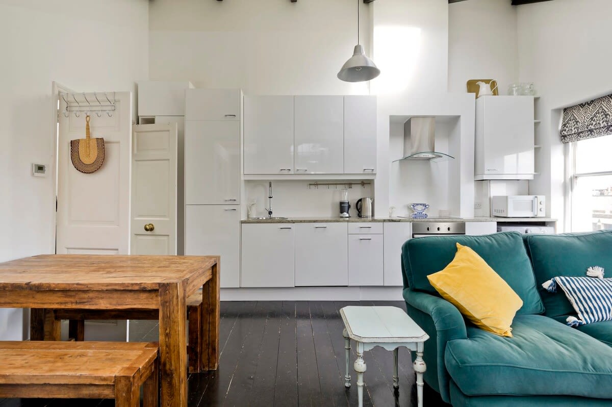 1 Bed Bohemian Loft Style Apt in 285 Ladbroke Grove W10 6HE - Property image 10 - VivreStays