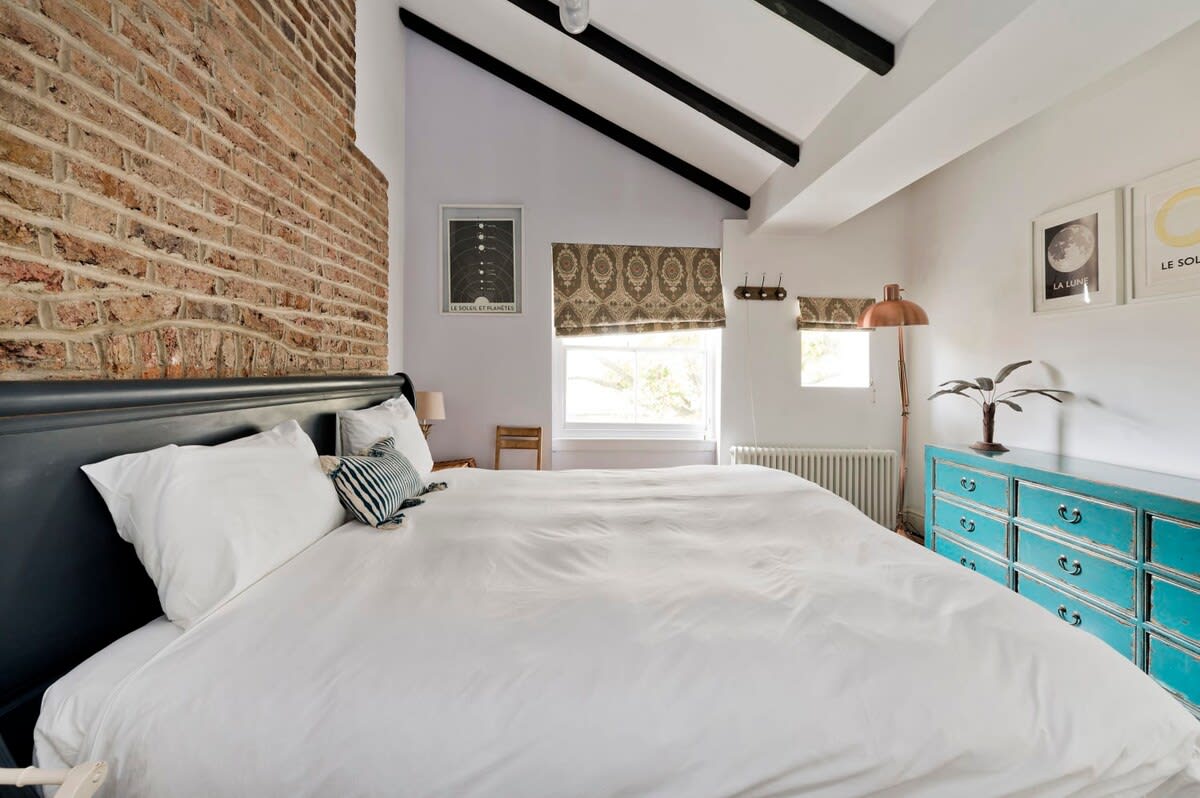 1 Bed Bohemian Loft Style Apt in 285 Ladbroke Grove W10 6HE - Property image 15 - VivreStays