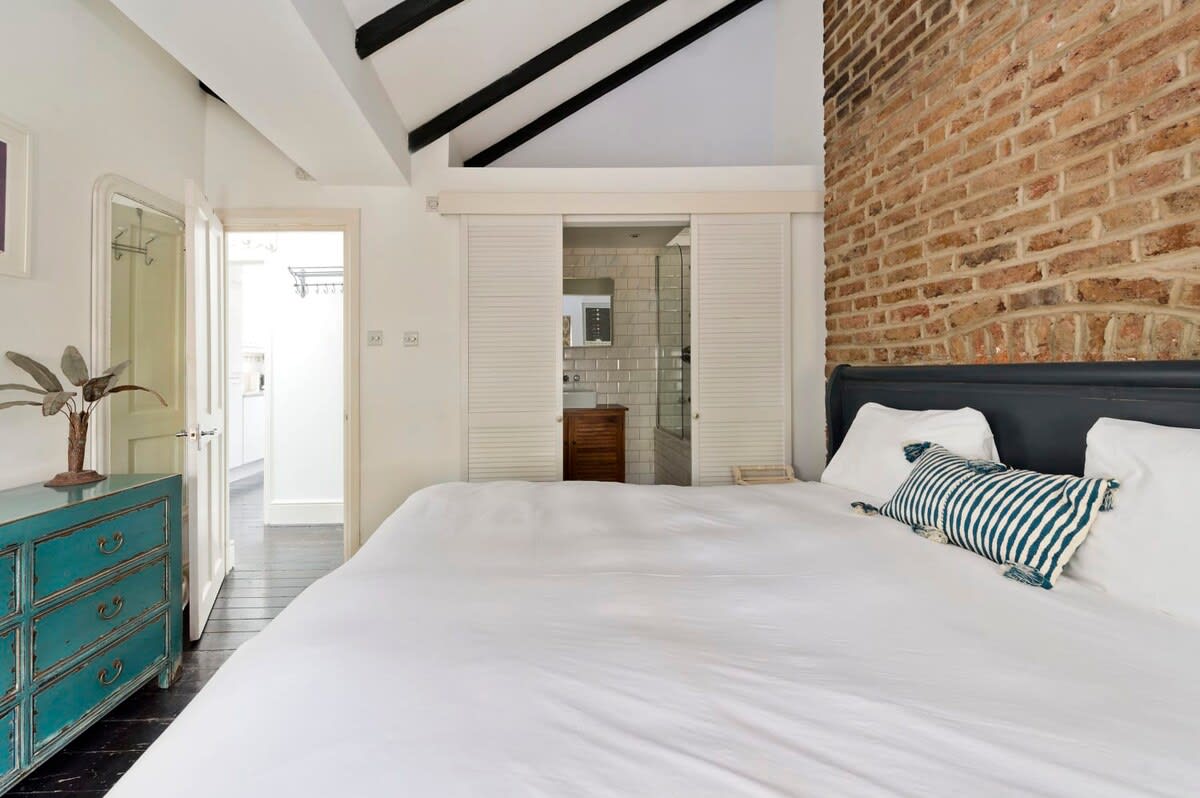 1 Bed Bohemian Loft Style Apt in 285 Ladbroke Grove W10 6HE - Property image 16 - VivreStays