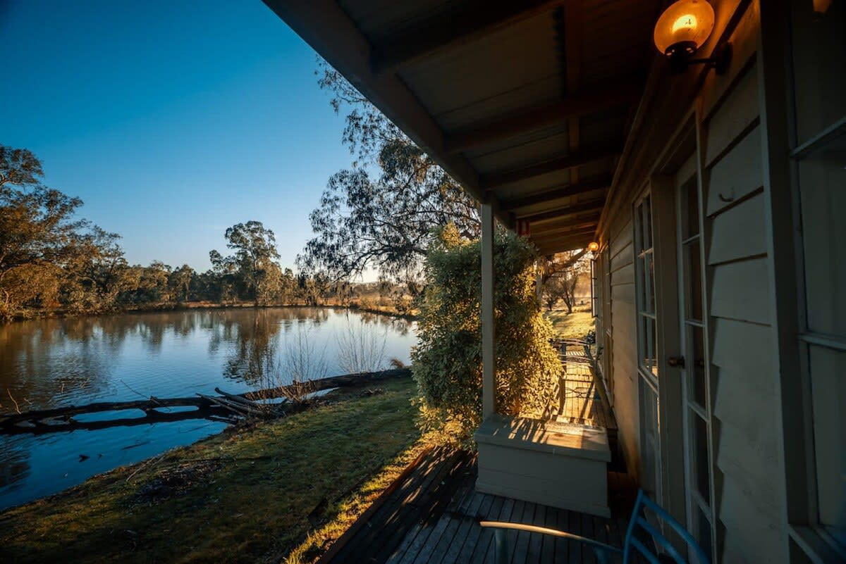 Acheron Valley Country  Retreat Lakefront Rooms (LR) - Picture 11