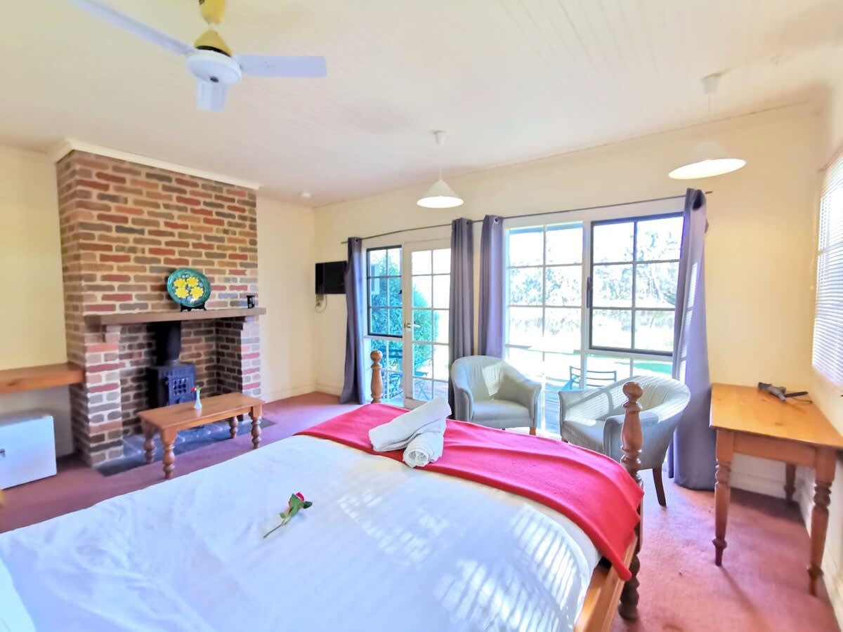 Acheron Valley Country  Retreat Lakefront Rooms (LR) - Picture 20