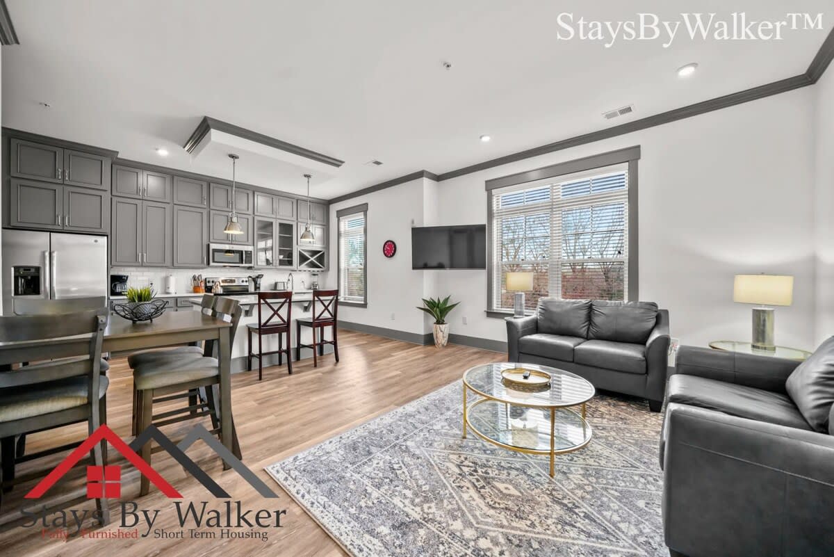 StaysByWalker SouthPark 2BR KingBed! Gym/Pool/Spa in Charlotte, NC