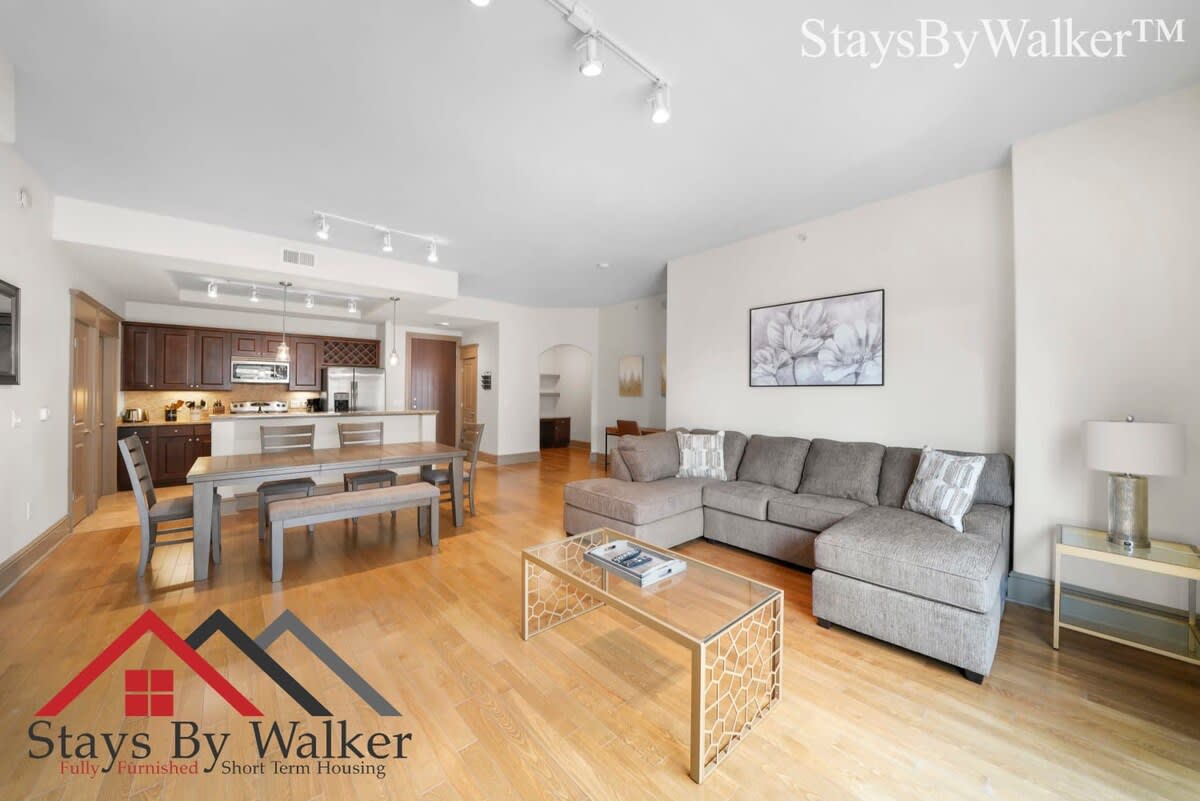 StaysByWalker SouthPark 2BR! KingBeds, Pool, Gym