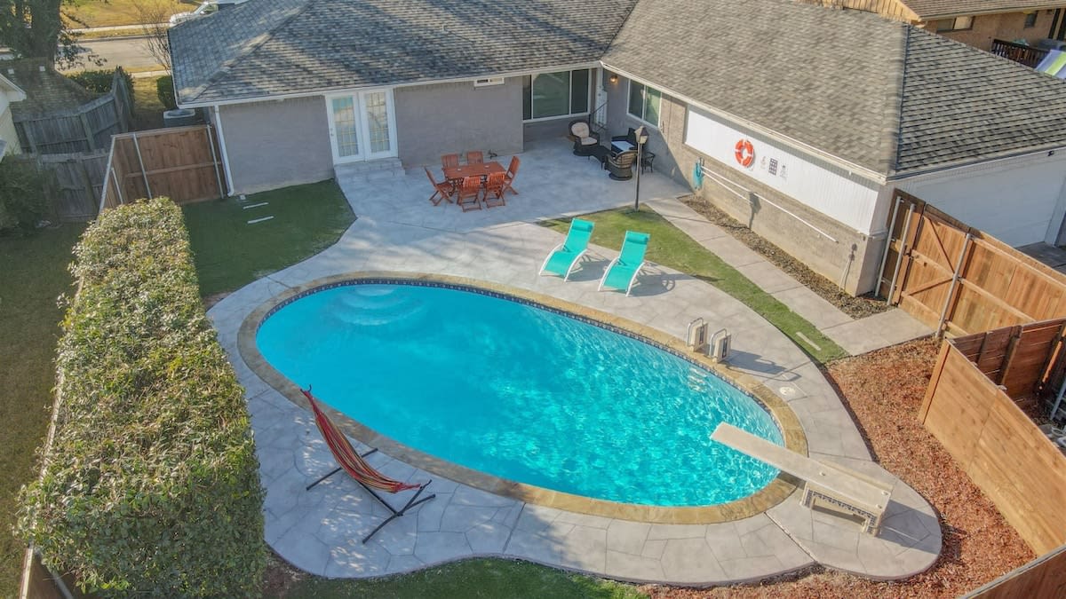 Dream Vacation Home with Pool for Large Groups! — Garland, TX — vacation rental