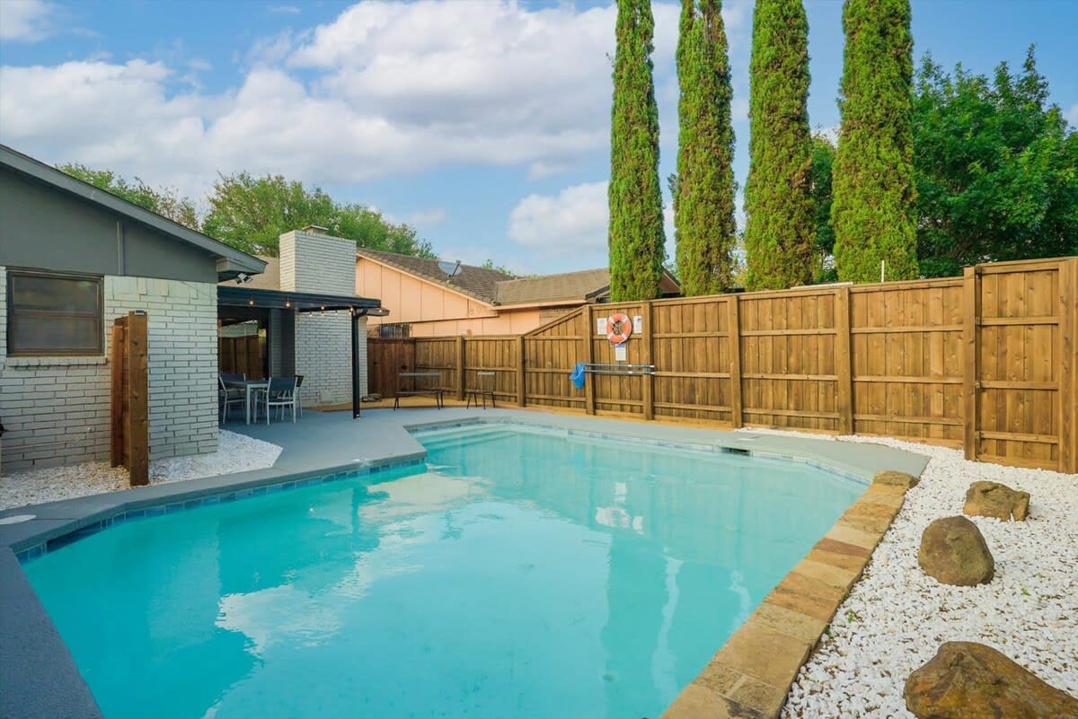 Spacious Bright and Modern Home with Pool — Dallas, TX — vacation rental