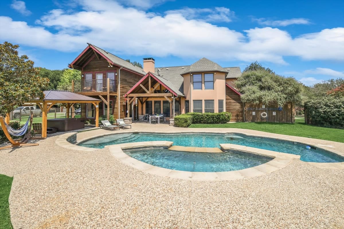 Rustic Cabin Mansion - Hot tub, Gym, Cinema, Pool — McKinney, TX — vacation rental