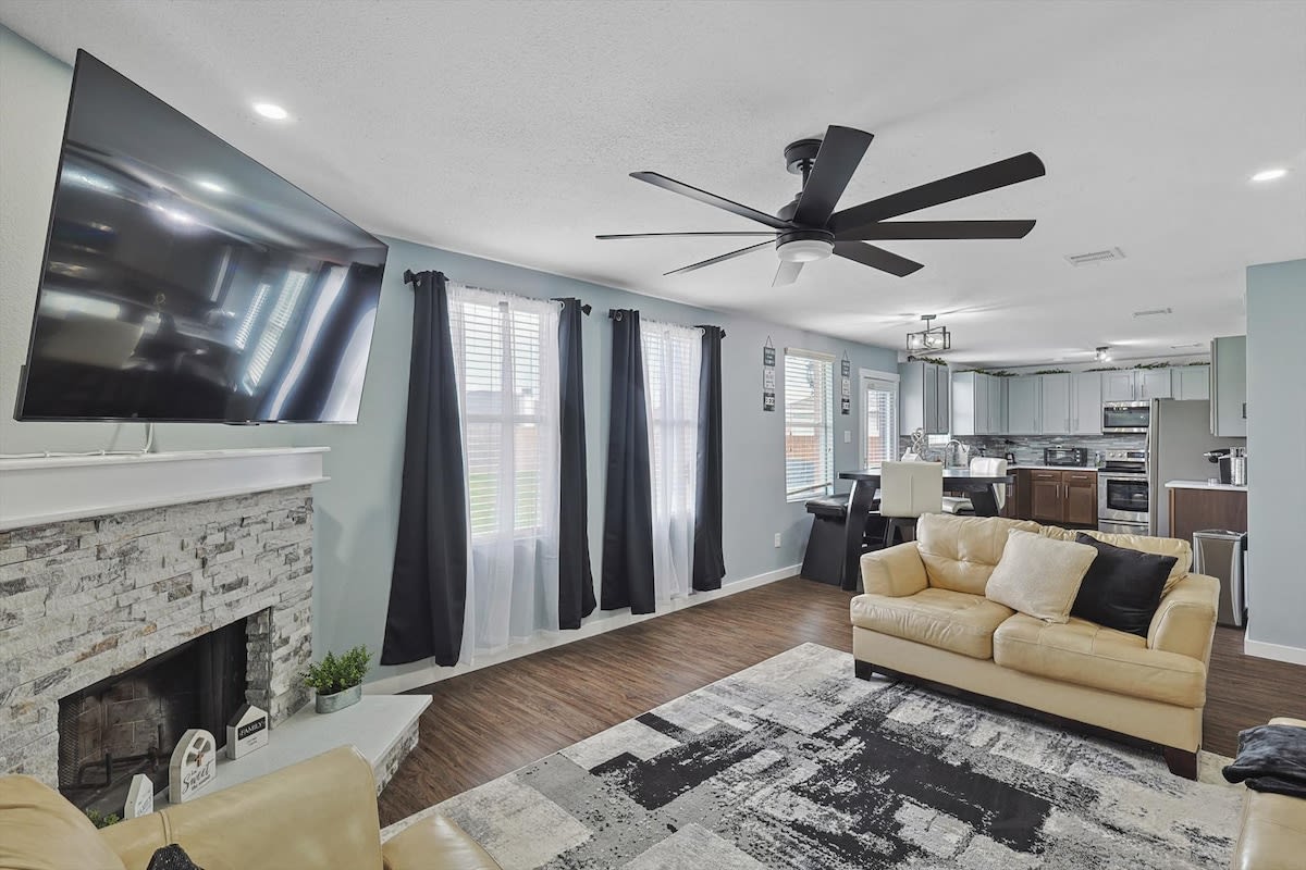 4 Bedrooms, Brick Retreat with Gameroom & Backyard — Grand Prairie, TX — vacation rental