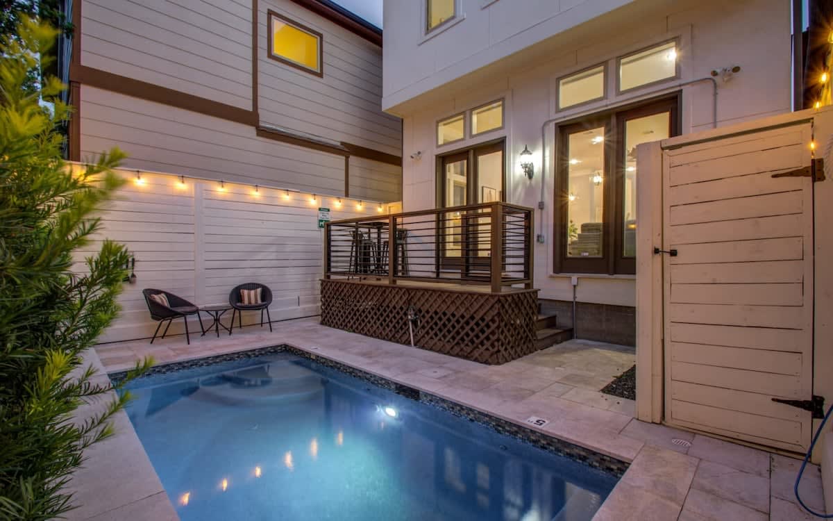 High End In The Center - Mins to Downtown w Pool — Houston, TX — vacation rental