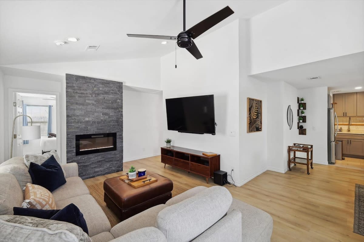 Cozy & Modern Home in Heart of Dallas — Dallas, TX — vacation rental