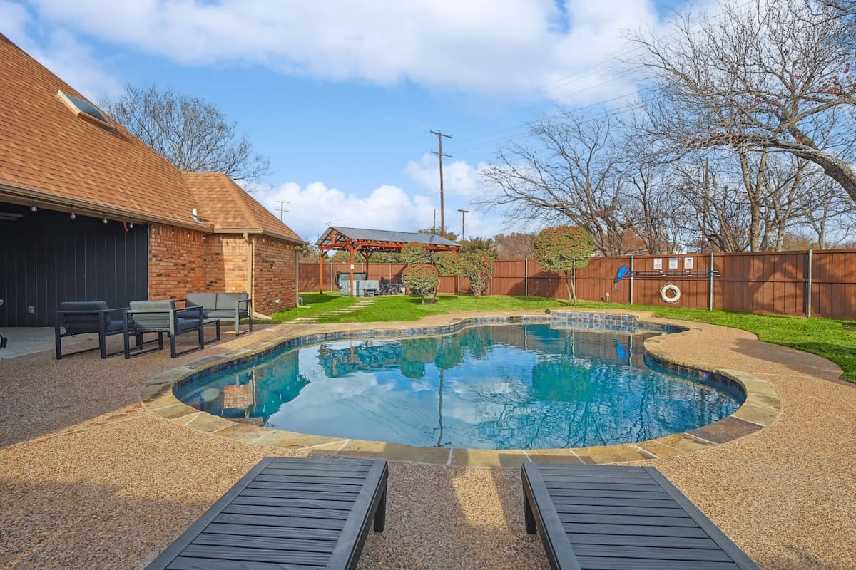 Best of Carrollton - Luxury, Pool, Hot tub, Games — Carrollton, TX — vacation rental