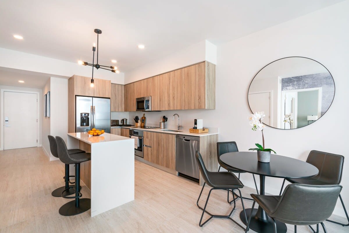 Modern Decor W/ Bay Views 1 Bdrm Condo 6