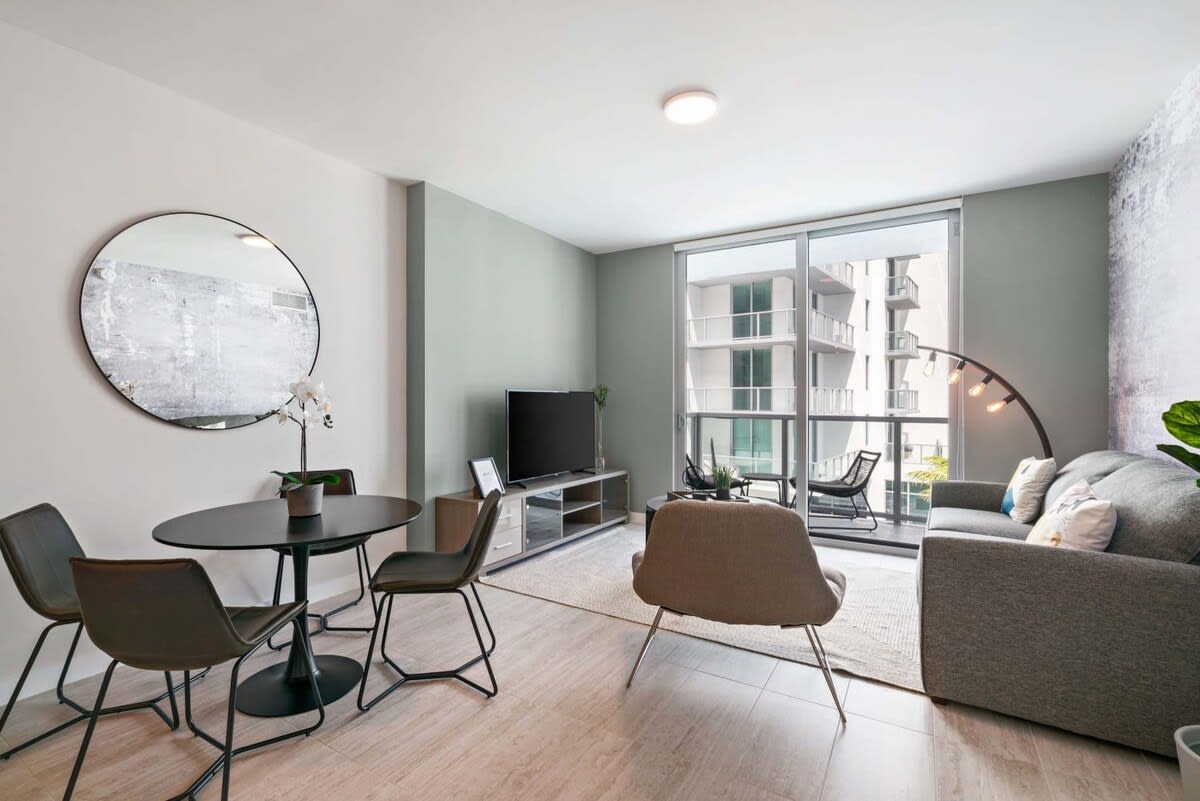 Modern Decor W/ Bay Views 1 Bdrm Condo 3