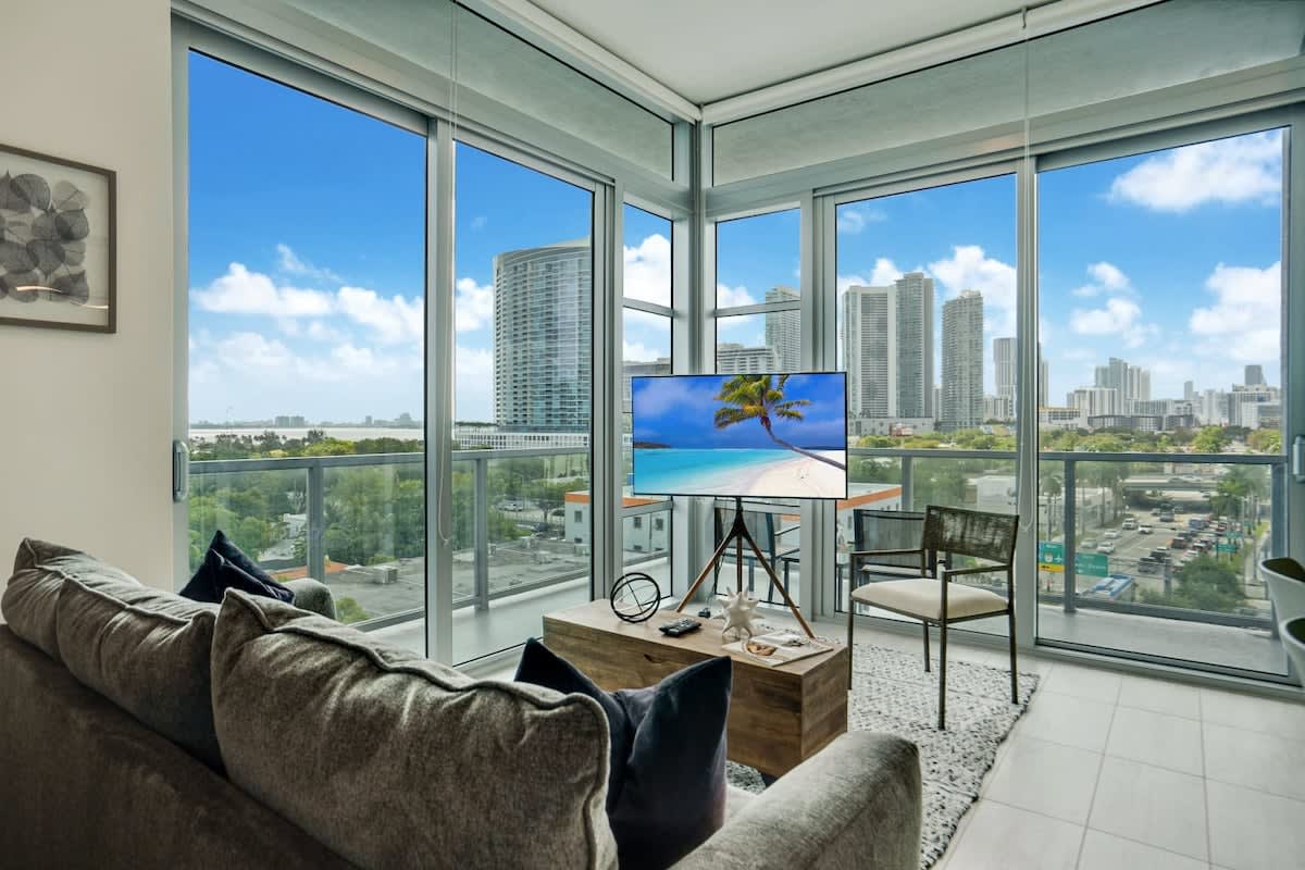 City + Bay Views Modern 2Bdrm Condo - Miami Design - Picture 1